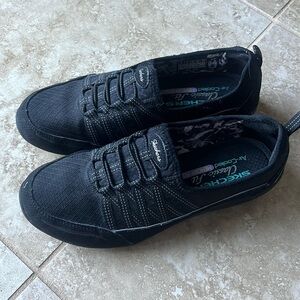 Skechers Classic Fit Black Casual Sneakers size 6
